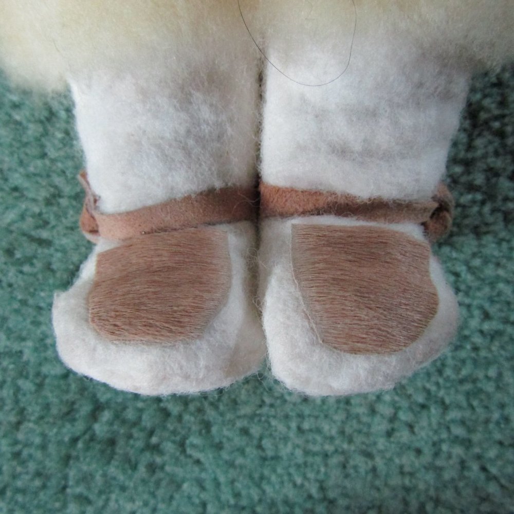Vintage Inuit Doll - Picture 5 of 7